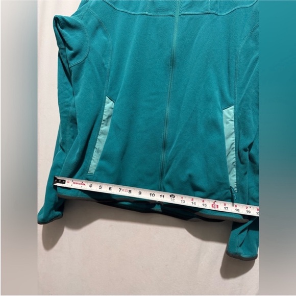 Arc'teryx Men's Teal and Light Blue Ski Jacket - Picture 12 of 15